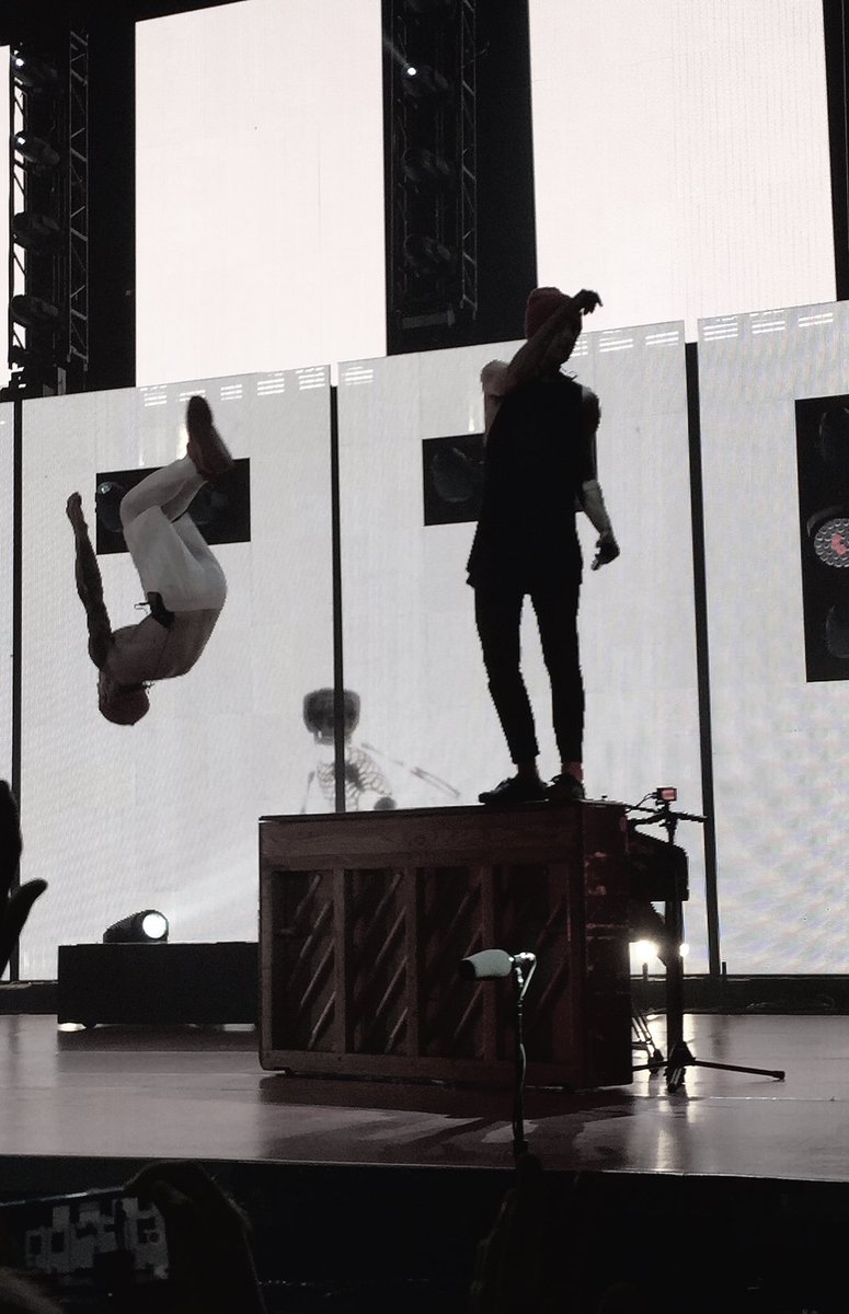 calliecrouch24's tweet photo. In case you wanted to see more pics I took from the @twentyonepilots concert :-) https://t.co/nfCRQBehEK