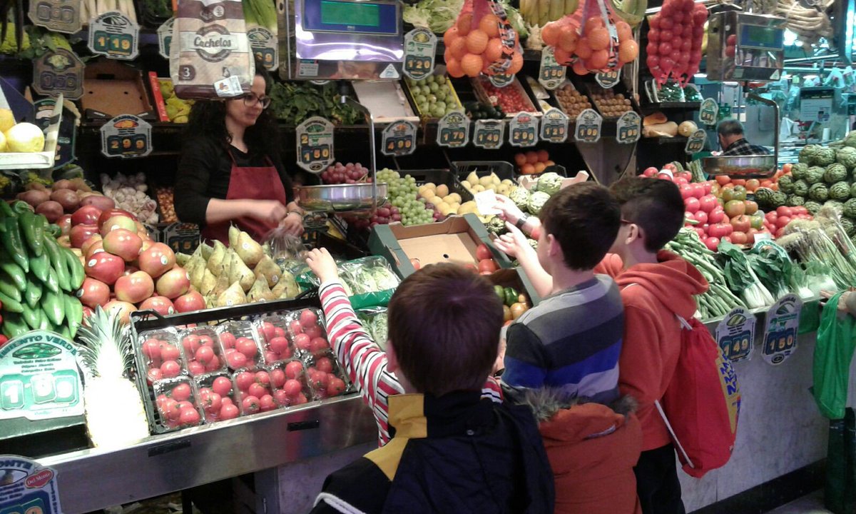 MercatsBCN's tweet photo. Els petits de les escoles també podran visitar els #mercats!És la novetat per al proper curs https://t.co/UmBBSoVurp https://t.co/haMsVhI5uV