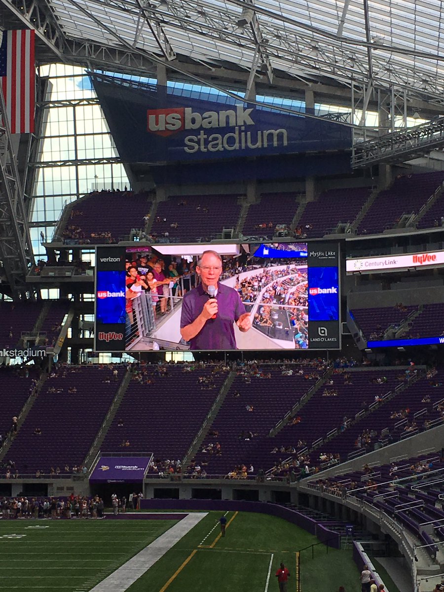 myliferaw's tweet photo. #usbanksweepstakes #usbankfamilyday our leader on the big screen in our house!! https://t.co/ODrKHkO5Jf