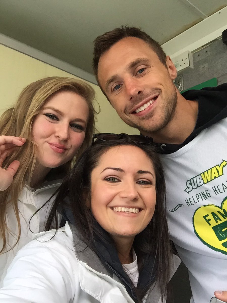 HazelHorner's tweet photo. Selfie with the lovely @TommyBowe14 today at the subway 5k in ormeau park. Great to meet you! 😎 https://t.co/k09uUWy8sI
