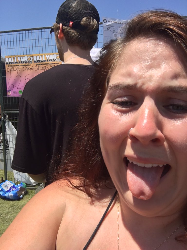 excuse me Luke Hemmings you're blocking my view