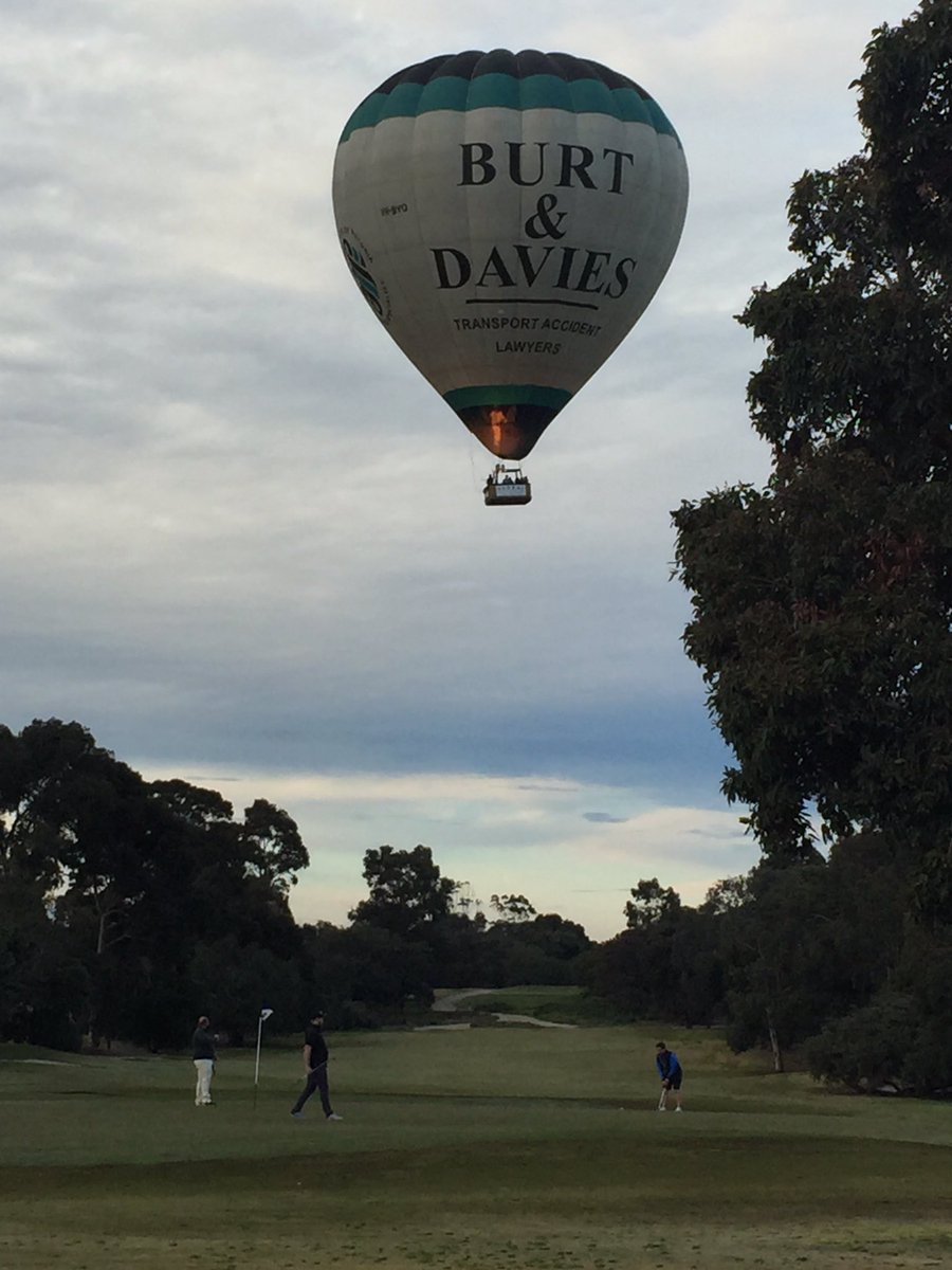 Underway at #huntingdale &amp; people are dropping in from everywhere to see the action at Major No.6 #sandbelt #golf