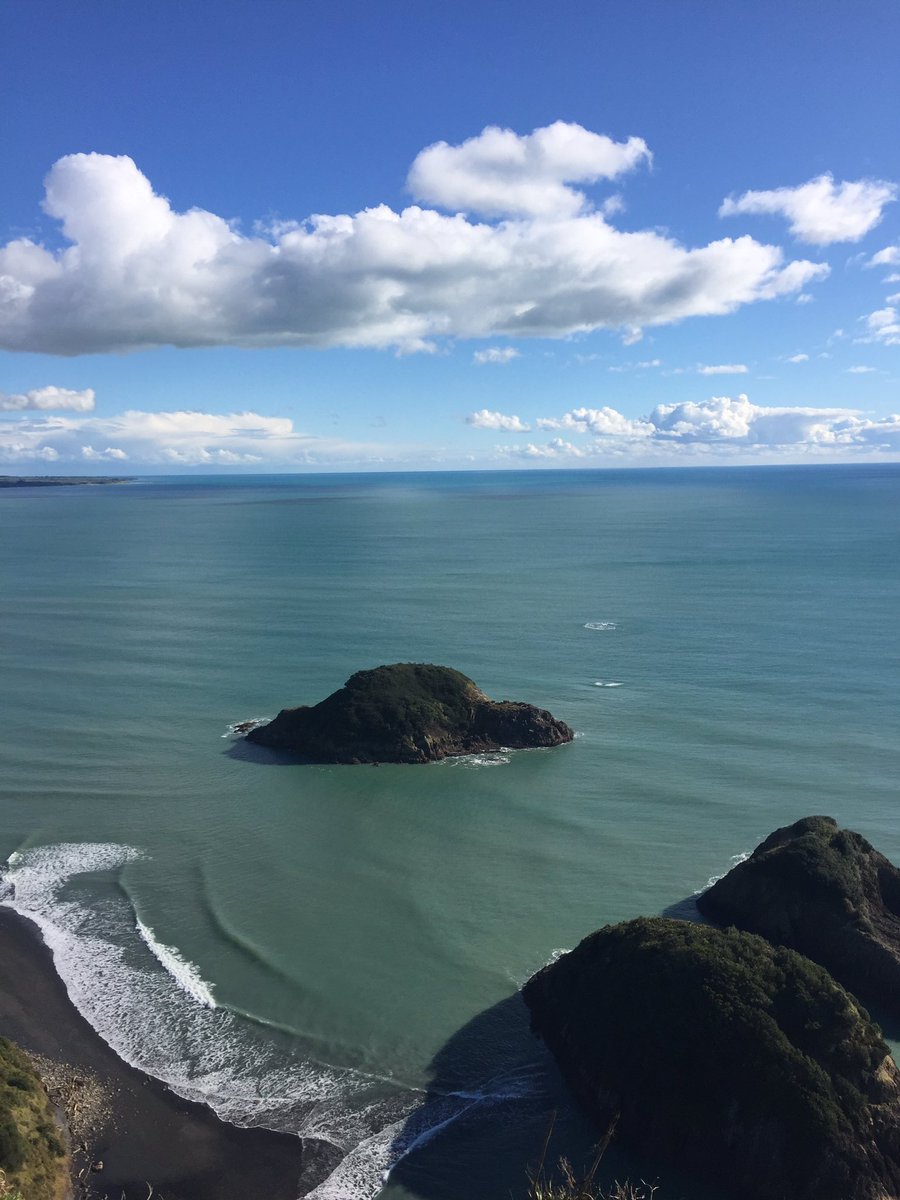 chlo_sarah's tweet photo. View from the top of Paritutu rock this arvo. I love New Plymouth #taranaki https://t.co/5vrVR37jKy