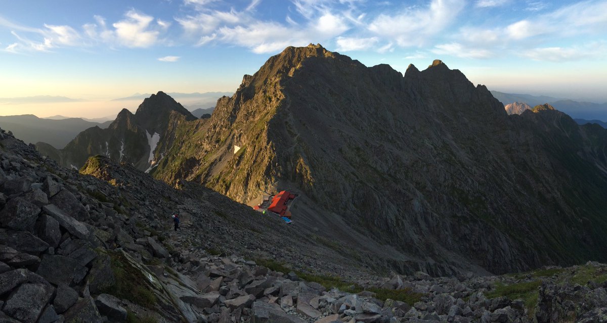 micchy_telemark's tweet photo. 今朝は5時過ぎに穂高岳山荘出発 https://t.co/Fni0OJz9B9