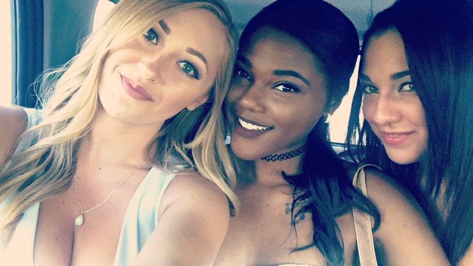 At #SyrenBurlesque in support of @VenusLux and APAC. #NOon60 @YaraSkyexxx @xxxAmara https://t.co/Qq6<a href="/tag/syrenburlesque"class="tags">#SyrenBurlesque</a><a class="tags" href="/tag/venuslux">@venuslux</a><a href="/tag/noon60"class="tags"><span>#noon60</span></a>
