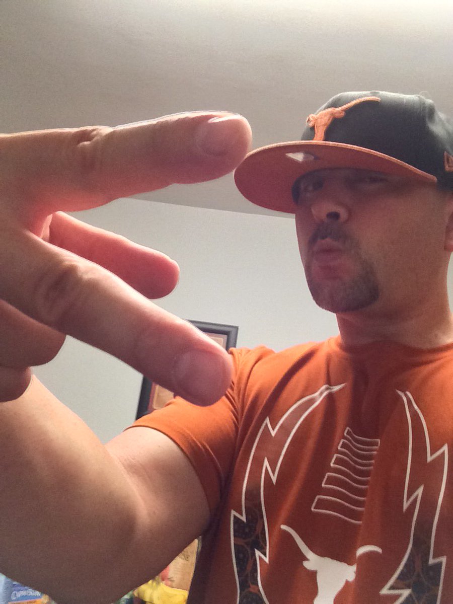 jizzy_slitherz's tweet photo. #Texas #2LimeCrew #Longhorns #LonghornSteakhouse #WickedSissy #WhatWhatInDaButt https://t.co/uVKGlcrQMe