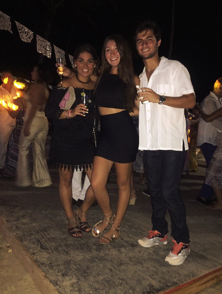natifontana02's tweet photo. Cada año se va poniendo mejor! No hay nada mejor que compartir con ustedes. Los quiero un mundoo💓 #Romana'16 https://t.co/tiN0liEtWe