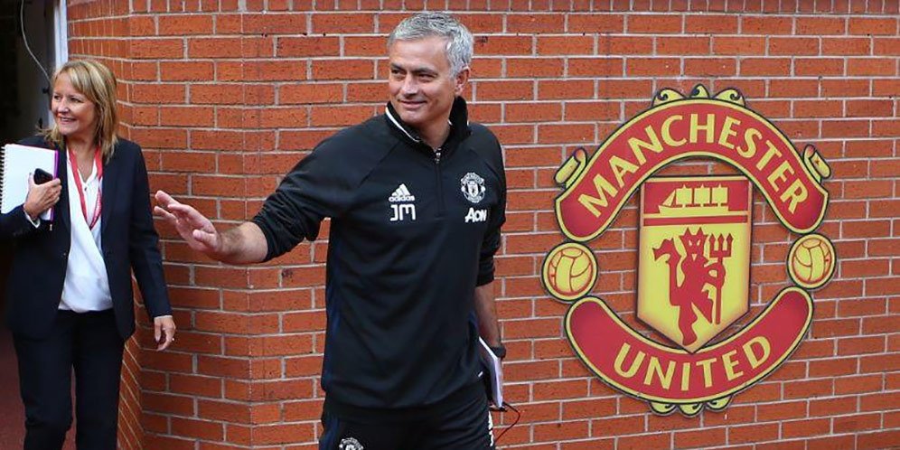 ACMilan_ID's tweet photo. Mourinho: MU Klub Sempurna untuk Pogba https://t.co/OXa2lCya2p https://t.co/uGgjOKHcou
