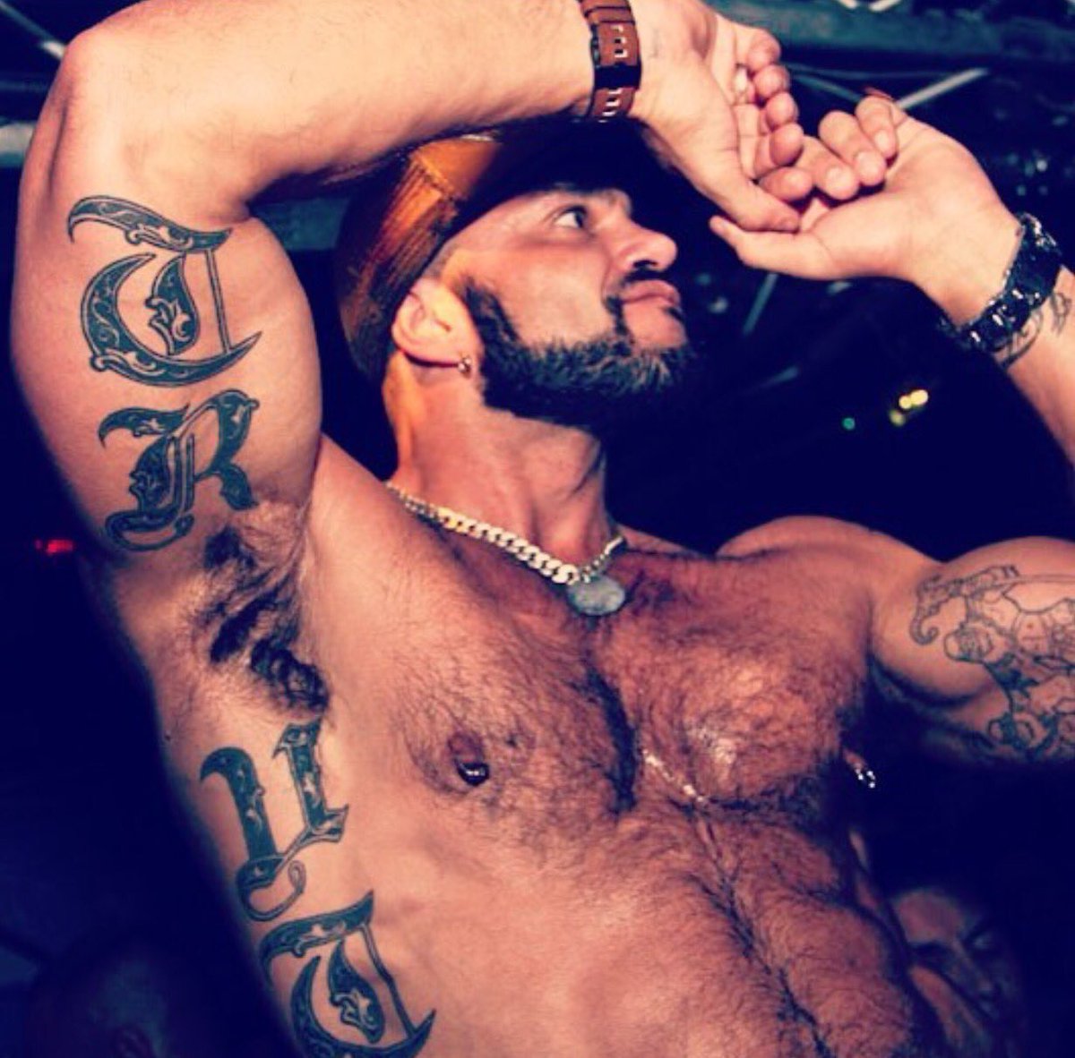 aassdeerrr's tweet photo. I desire this man <3 @RoganRichards https://t.co/LBhyU8VYhz