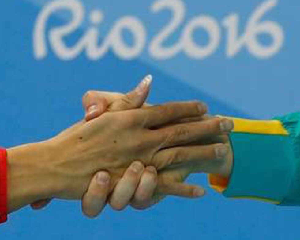 earleyedition's tweet image. How about @_mackhorton going the full power handshake on the podium bit.ly/2b6uezn