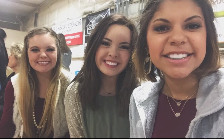 MadiSlauson's tweet photo. Happy national #sisday to my bff's since I don't have any blood related sisters lollll 💗 https://t.co/EnYa7vqmDf