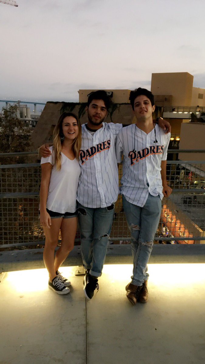 dilatedpewpils's tweet photo. #Padres #ThrowbackGame #SanDiego #SD #PetcoPark https://t.co/LL4ZBaDx49