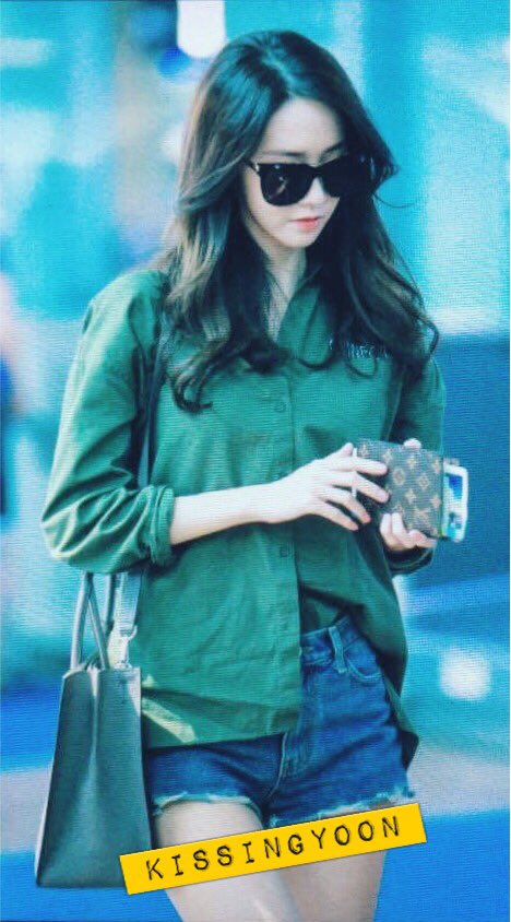 [PIC][08-08-2016]YoonA khởi hành đi Thượng Hải – Trung Quốc để tham dự buổi họp báo ra mắt sản phẩm “My Cushion” của Innisfree CpTQ_6bVUAA1hf3
