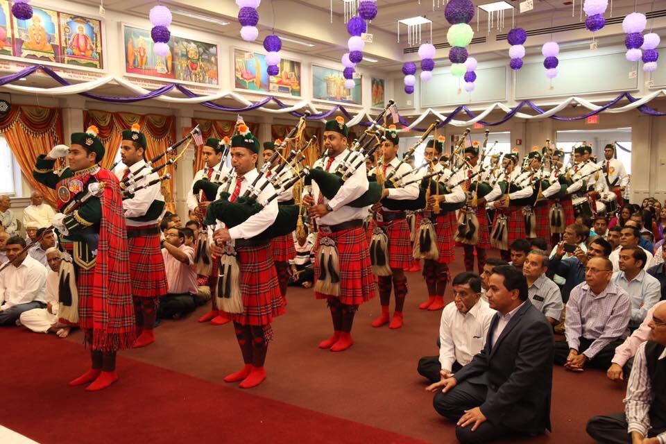 SGadiNewJersey's tweet photo. Highlights from our #15thAnniversary celebrations! #SecaucusTemple #AcharyaSwamishree #SMSPB #USA #Vicharan2016 https://t.co/UIjJzZgEuo