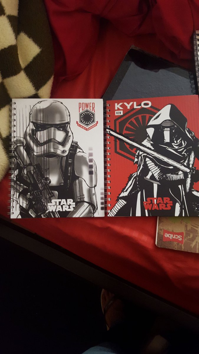 gus97tavo's tweet photo. Pues mañana entro a la uni y hoy compré estos cuadernos que van acorde a mi madurez https://t.co/XGmsHSyyp2