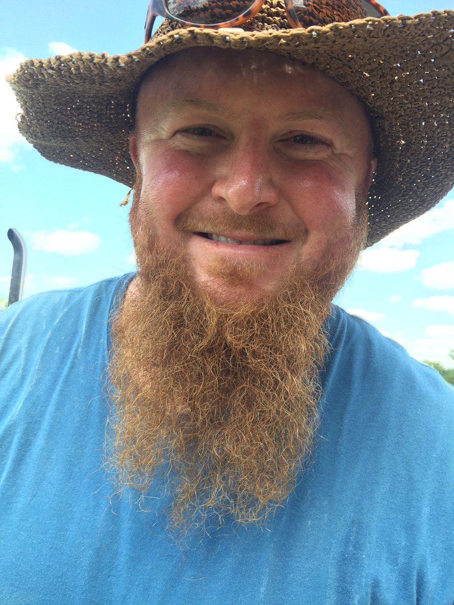 JacqalynnRiley's tweet photo. A busy day! Church, laundry, car washing, giggles, cows, bush hogging, dinner & much more @bigred_riley #RileyFarms https://t.co/b8Gh6JrNsu