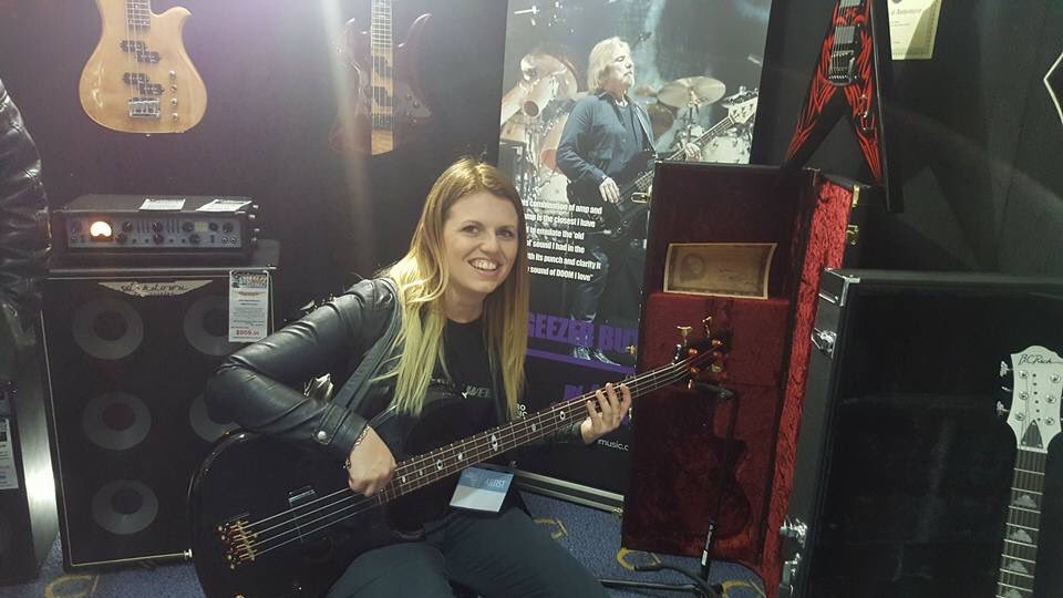 JessShockorama's tweet photo. At the #melbourneguitarshow I got to play the Cliff Burton sig bass! Thanks Evolution Music! #bass #Metallica https://t.co/XyE130CHqH