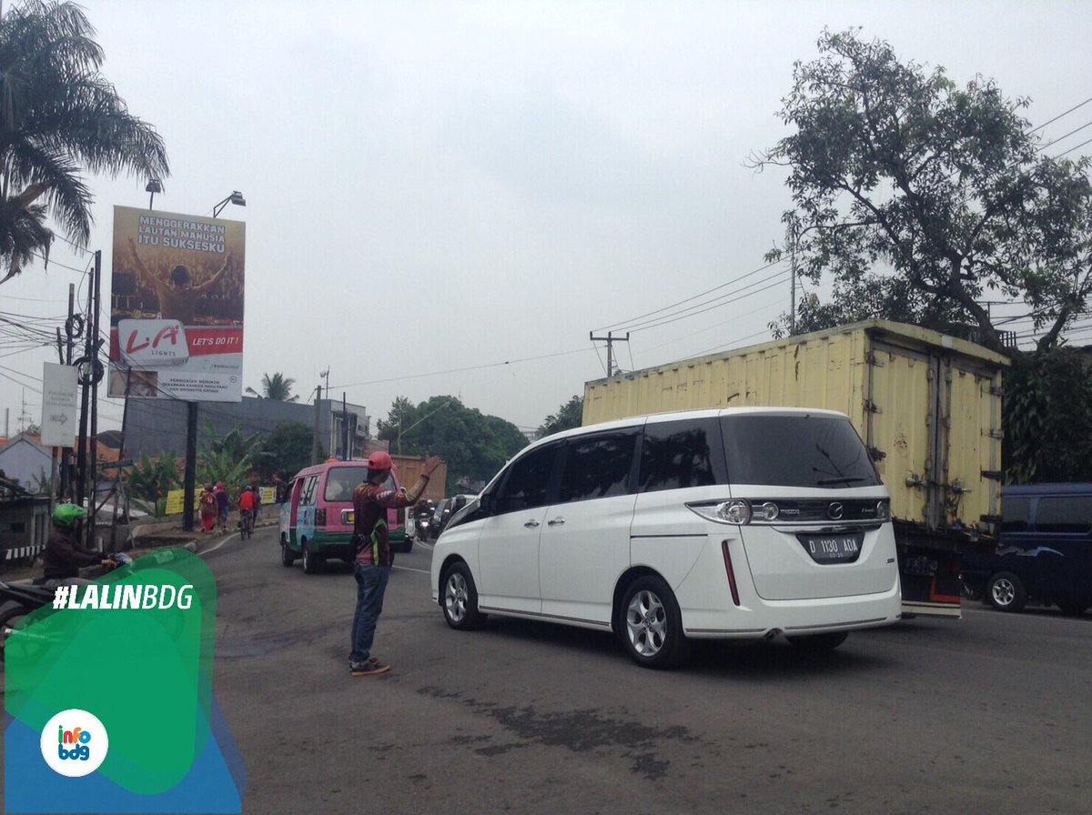 #lalinBDG 9.28 : macet parah di ah nasution arah caheumpic.twitter.com/26njO75ujW:… dlvr.it/LzZsWl #infobdg