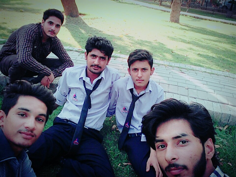 Saqlainraza888's tweet photo. #Bunk_Diaries 😃 https://t.co/m1Bpo0fYQG