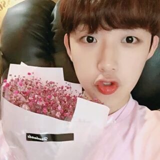 Hocheol_intl's tweet photo. [!!] His new DP. https://t.co/RcvoEXG8mU