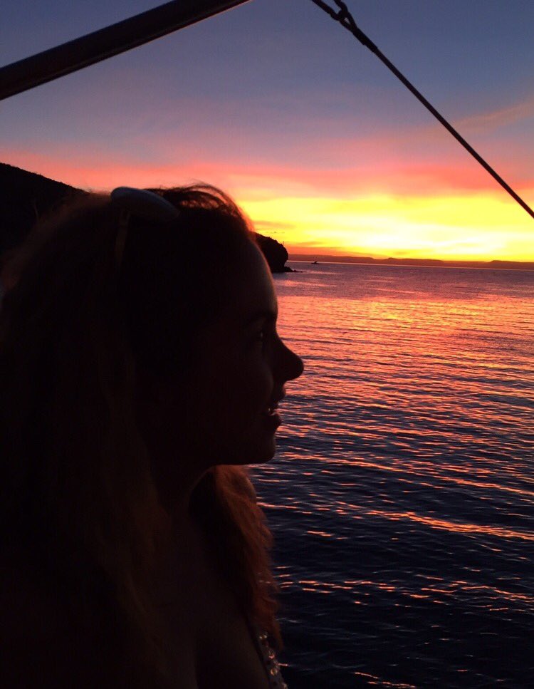 LuceroMexico's tweet photo. Agradecida siempre por tener tantas bendiciones. Que sea una hermosa noche para tod@s!!! 😘❤️🙏🏼 #gratitud https://t.co/K8Diec9AWP