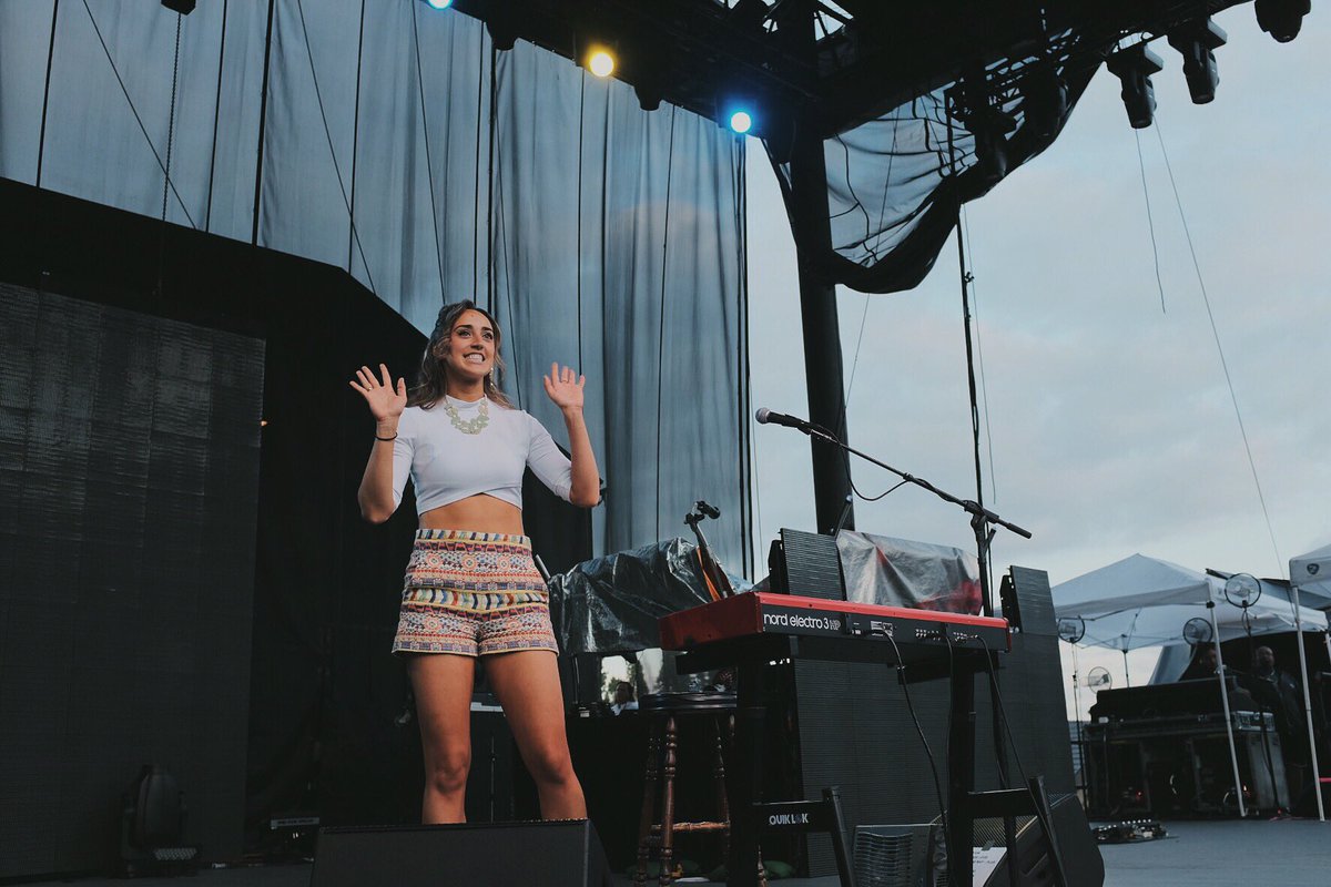 Night two with <a href="/EarthWindFire/">Earth, Wind & Fire</a> was a boogie wonderland. Such a fun show! 👯🌎🌬🔥👯 | 📷: <a href="/MINDCASTLE/">MINDCASTLE</a>