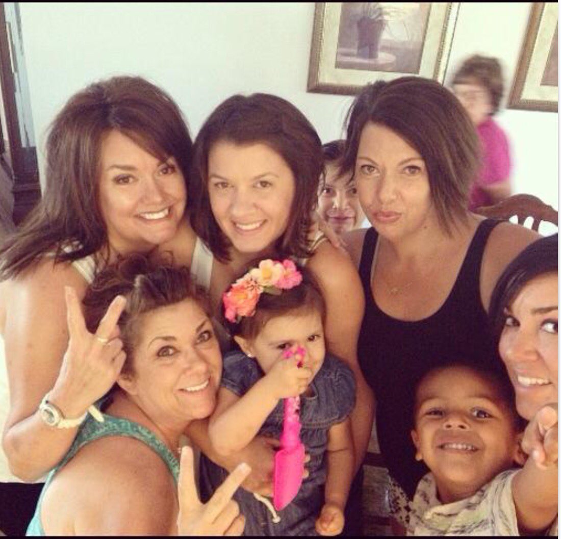 SandersonDebora's tweet photo. Mi familia https://t.co/lD18rQRV8w