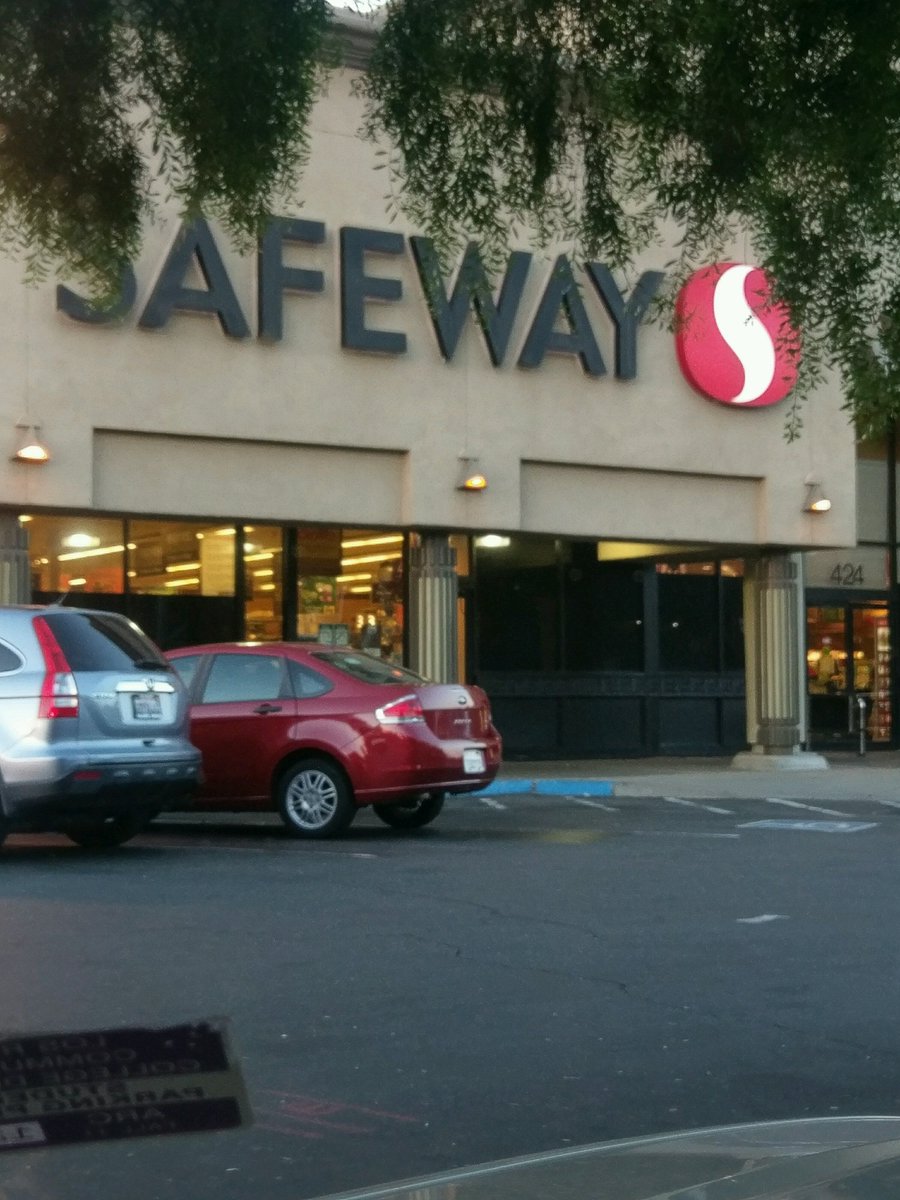 Just got ID'd for my wine 😊 (at <a href="/Safeway/">Safeway</a> in Sacramento, CA) swarmapp.com/c/4Abm78hOwzY