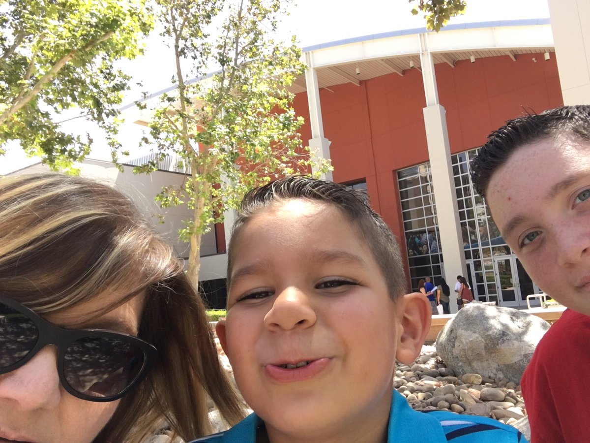 CarolQ4U's tweet photo. Thanks Logan for being a guys guy... I appreciated all you did for your sister today 👍🏻💯 #notawuss https://t.co/W4CBUOnbVP