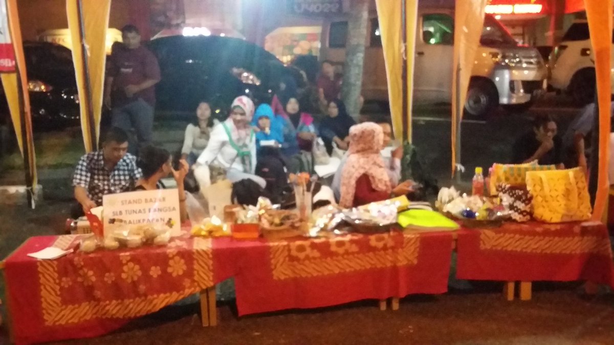 SLBTunasBangsa's tweet photo. Mengisi acara di Urban Market tgl 5-7 Agustus 2016...Alhamdulillah sukses#SLB TUNAS BANGSA #LATEPOST https://t.co/8lw6QAPCW2