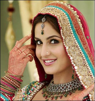 _Mini_01's tweet photo. #8YearsofSinghIsKinng Most popular pic of Katrina Kaif 😍 I've seen this in many saloons, parlours and Market shops😘 https://t.co/SmHejUk00G