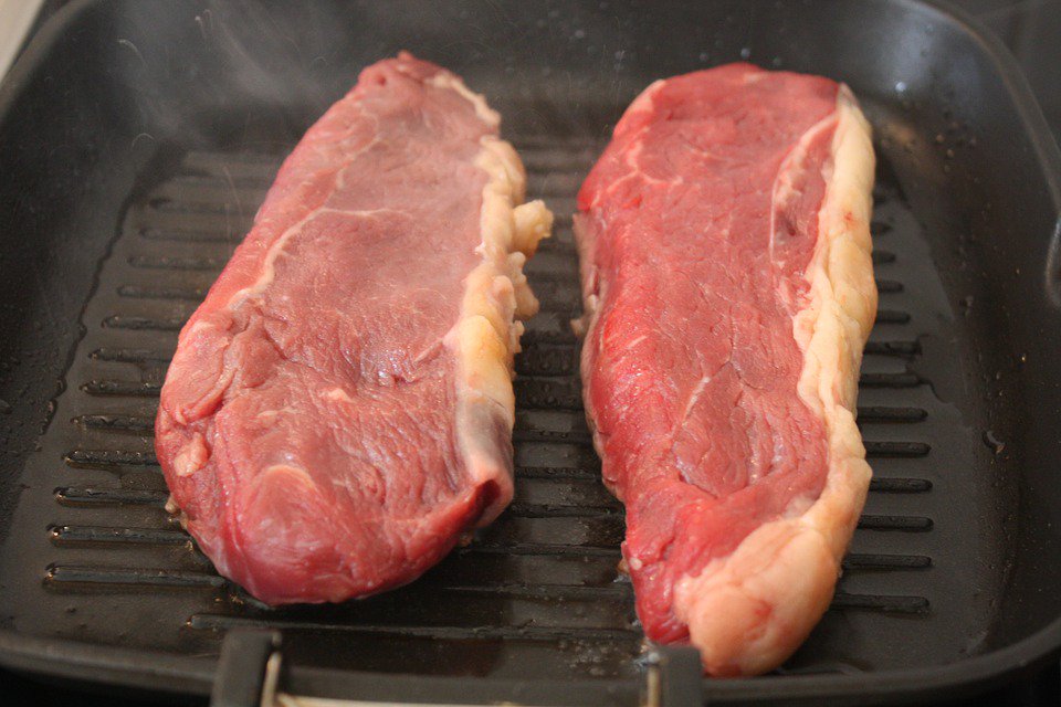 TopMeats's tweet photo. A dry heat method of #cooking; #meat is roasted in an uncovered pan. Read cooking tips here: https://t.co/TtbQQbbiLs https://t.co/eWqbARXfsi