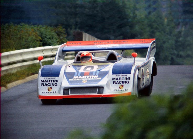 HistoRacingHD's tweet photo. Haven't done a #MartiniMonday in ages.Thought I'd return alongside more than 1000 horses, aka this Porsche 917/30! https://t.co/4Os7e1npoi