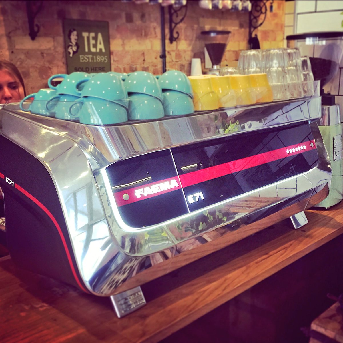 Our amazing new machine <a href="/hermitagecoffee/">Hermitage Rd. Coffee</a> has arrived!#e71 thank you <a href="/mulmar1989/">Mulmar</a> @FaemaOfficial <a href="/acinns/">Anglian Country Inns</a> #hitchin ☕️👌🏼