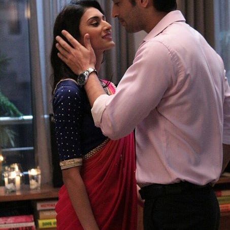 TellyTalkIndia's tweet photo. #Devakshi's chemistry deserves how many hearts 💜💙💚💛❤️ ?

#KuchRangPyarKeAiseBhi https://t.co/9ALgABUYMI