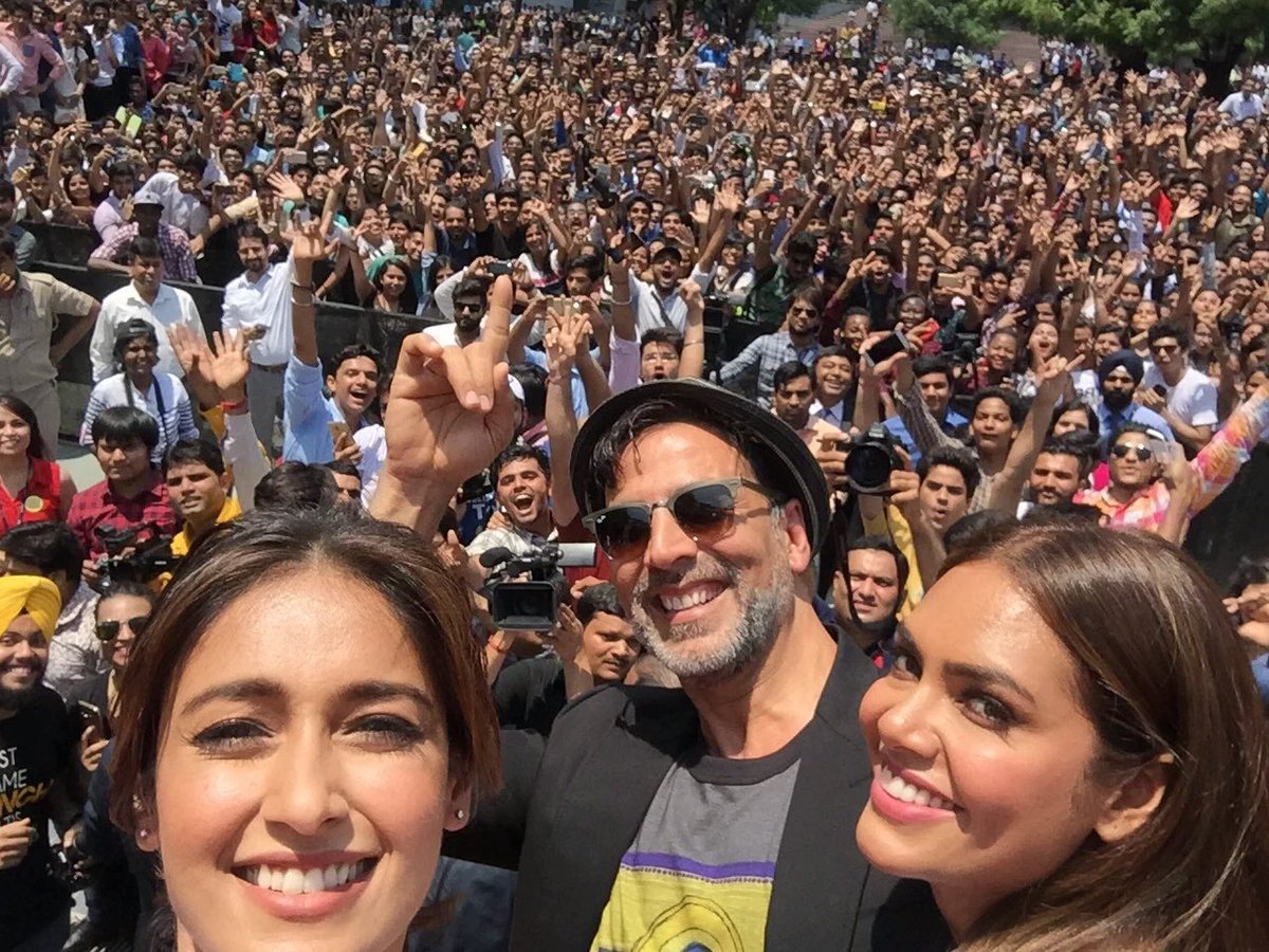 iamaarushak's tweet photo. The best kinda selfies! 😍
Team Rustom at Amity University, today for the promotions
#4DaysToRustom 😍 https://t.co/J7Ihqo3nRn