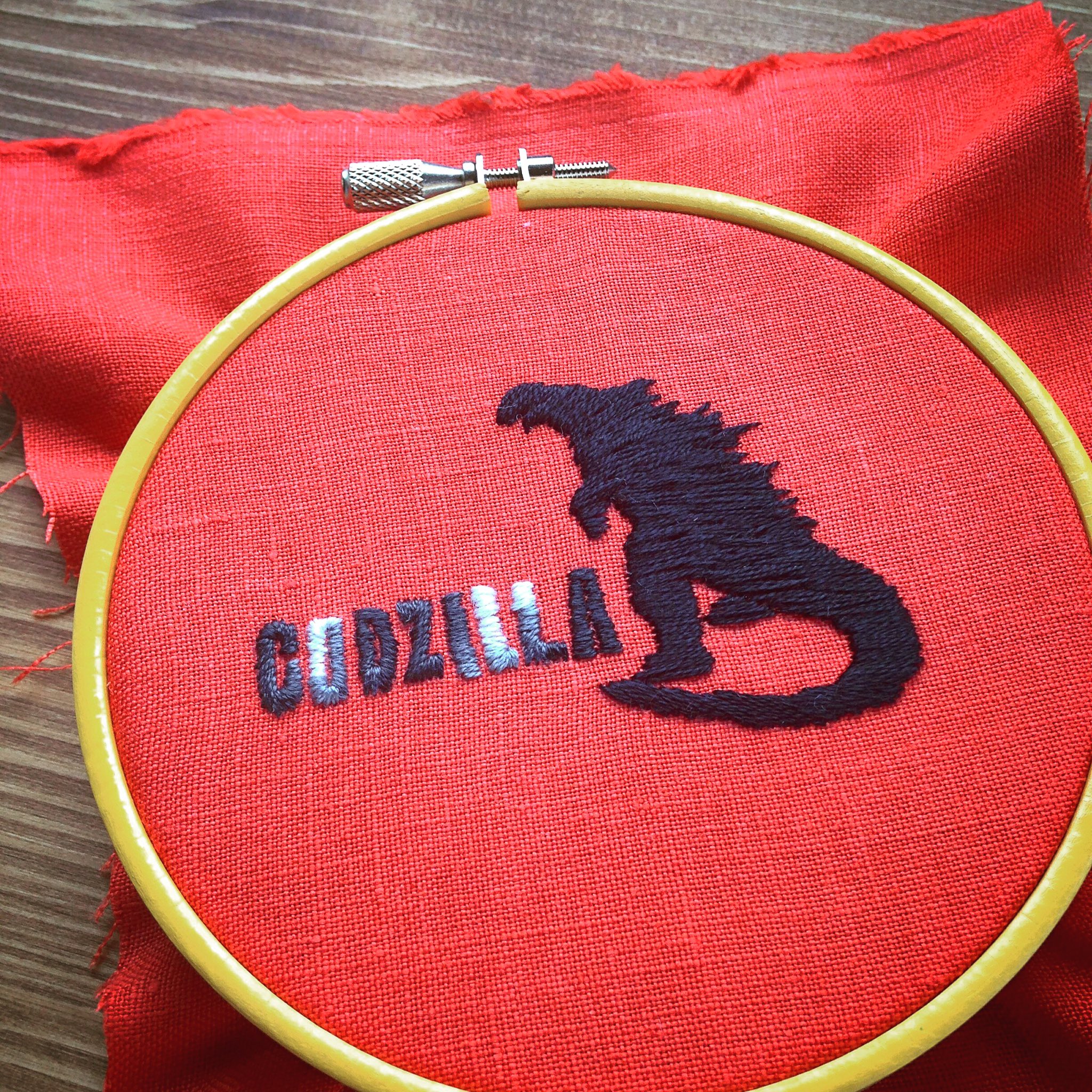 Annas アンナス 川畑杏奈 ゴジラの刺繍を以前やっていたことを思い出しました 笑 Youtubeで制作動画やってます 図案は概要のところからダウンロードしてください T Co 4uvufvfjlp ゴジラ シンゴジラ Gozilla T Co Puogrcrh5q