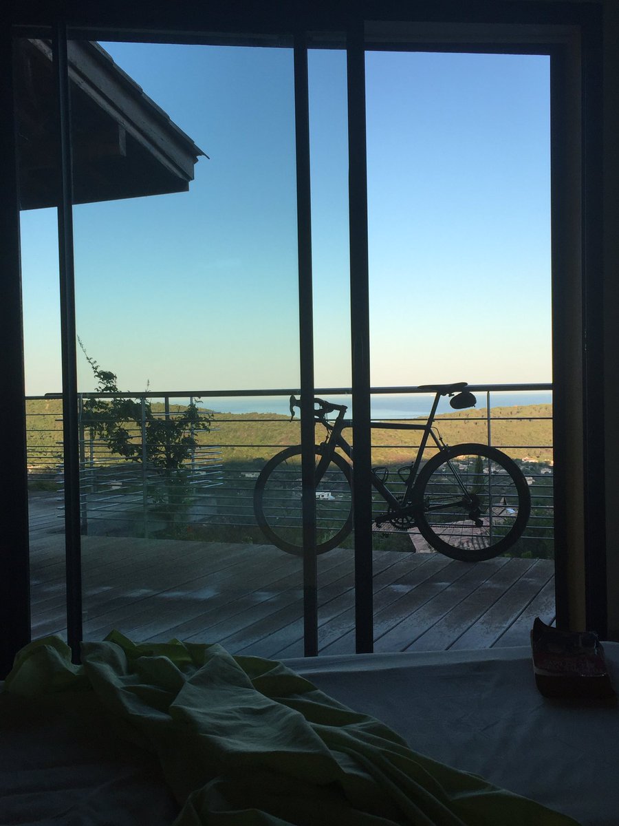 dieselshed's tweet photo. View from my holiday bed ! https://t.co/BSRuK2Io5S