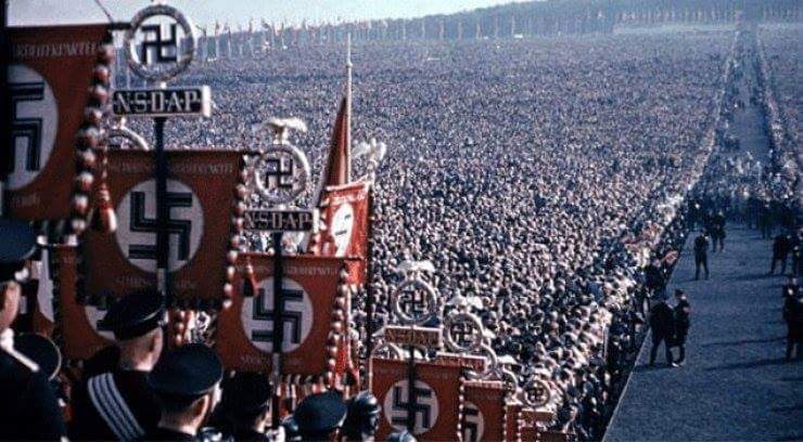 genetik_84's tweet photo. Milyonlarda Hitler'i destekliyordu. Kısmen de olsa demokrasi işlemiyorsa,kalabalıklar neyi ifade eder https://t.co/6rcyyIVgKR