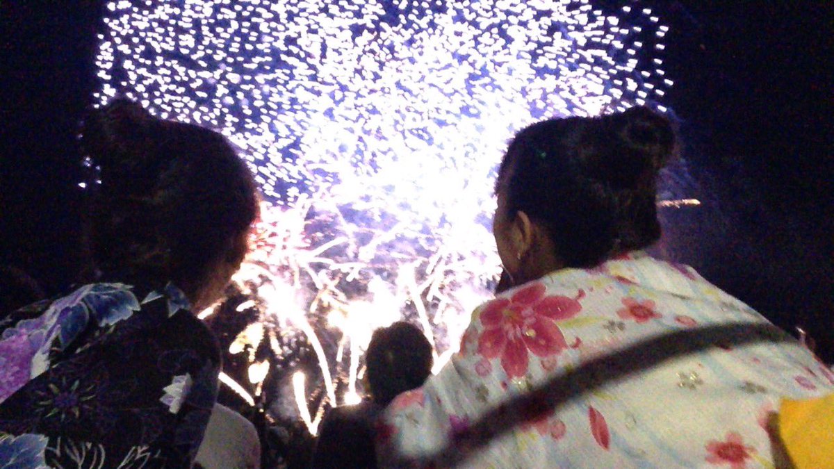 uozumi70's tweet photo. 昨日はさきと花火大会！
めっちゃたのしかったなー！
来年もいけたらいいなー！😁 https://t.co/0kcy1eEBm5