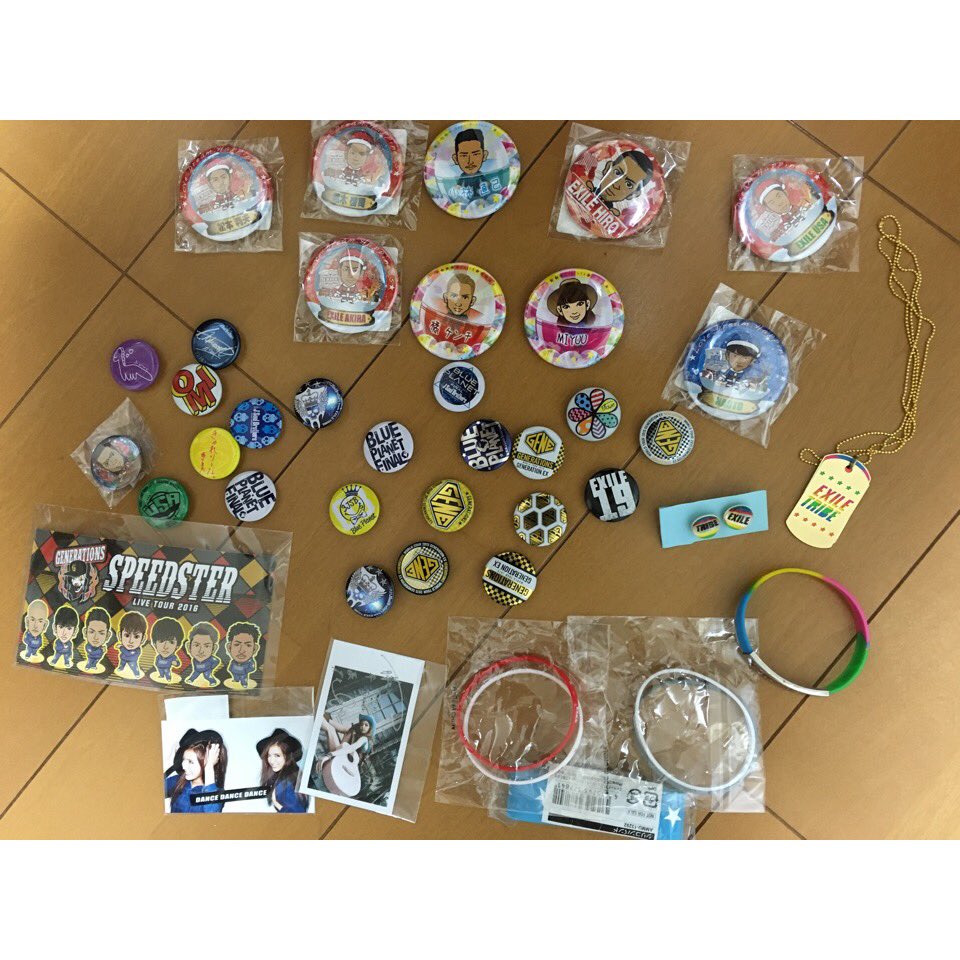 ______O312xx's tweet photo. 拡散希望
売り切りたいので少しでも気になる方は声かけてください！
写真にはないですがランペフラッグ Tシャツ メンディーパスケース JSBヘアバンあります
ポスターはなにが
あるかはきいてください
必ずRTしてからDMください！ https://t.co/y3QKEGs7uL