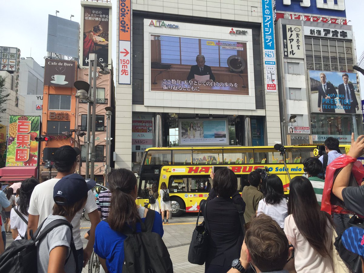 willripleyCNN's tweet photo. Tokyo residents watch #Japanese Emperor #Akihito give 2nd televised address ever. Discussing his age, health, future https://t.co/Tl8BNOKURA