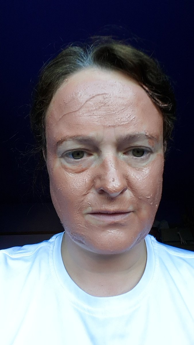 ali1098's tweet photo. #ClayYourWay #MultiMasking #Gotitfree @LOrealParisUK day 1 trying the glow mask https://t.co/LexysO774j