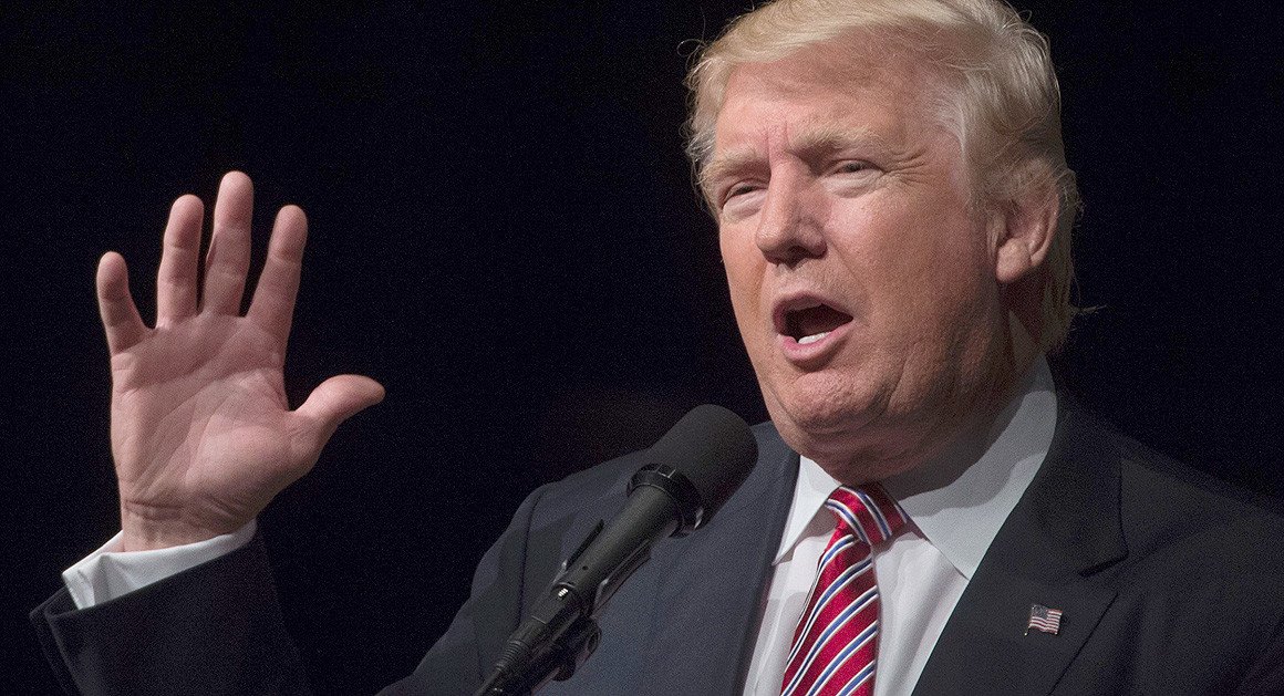 politico's tweet image. .@realDonaldTrump’s economic advisers are also his biggest donors politi.co/2aEP1rc | Getty