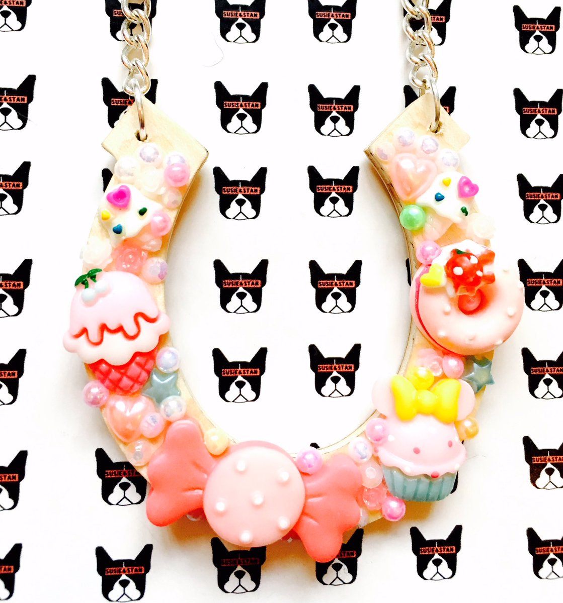 SusieAndStan's tweet photo. Lucky Horseshoe Neckwear. Lucky Sweetie £10.99🍬🍭 #handmadehour #craftbuzz #sweetienecklace https://t.co/WNo4saFY2n