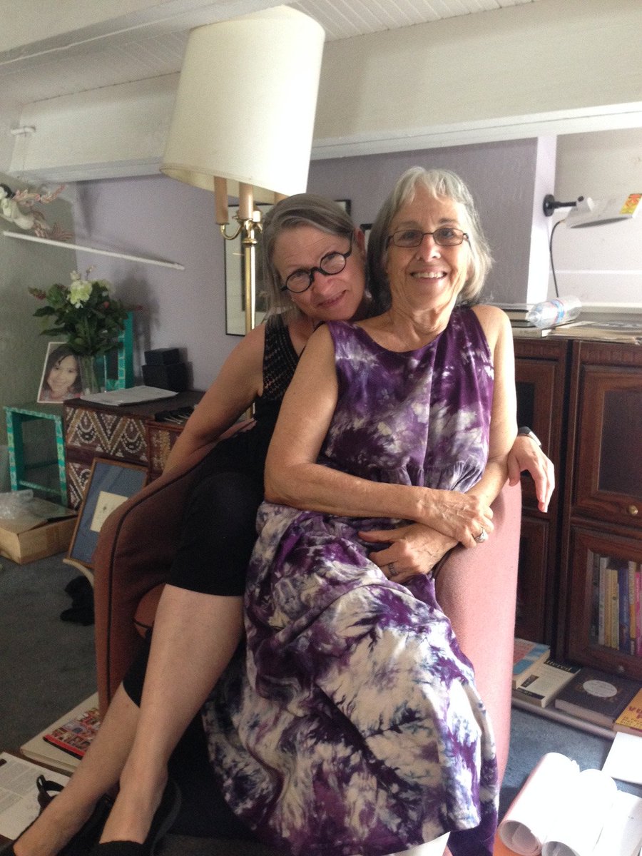 carolqueen's tweet photo. #RIPJoaniBlank
Thanks, .@SharRednour, for this sweet pic https://t.co/RZi522vC6J