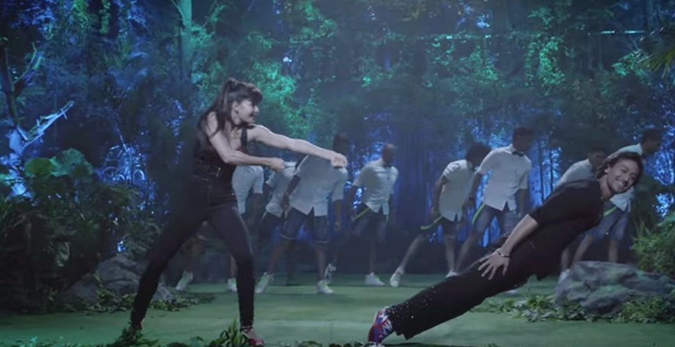 BollywoodTipni's tweet photo. We are already dancing on @iTIGERSHROFF &amp; @Asli_Jacqueline's #BeatPeBooty Are you? Here's a still from the song! https://t.co/E5hsDiACCJ