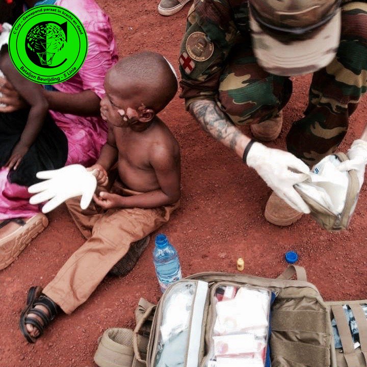 Bvr5Li's tweet photo. Real-life medical aid by our #aidmen @Bvr5Li during their #EU-mission in #Mali! Job well done, training pays off. https://t.co/ehMuyNNxxA