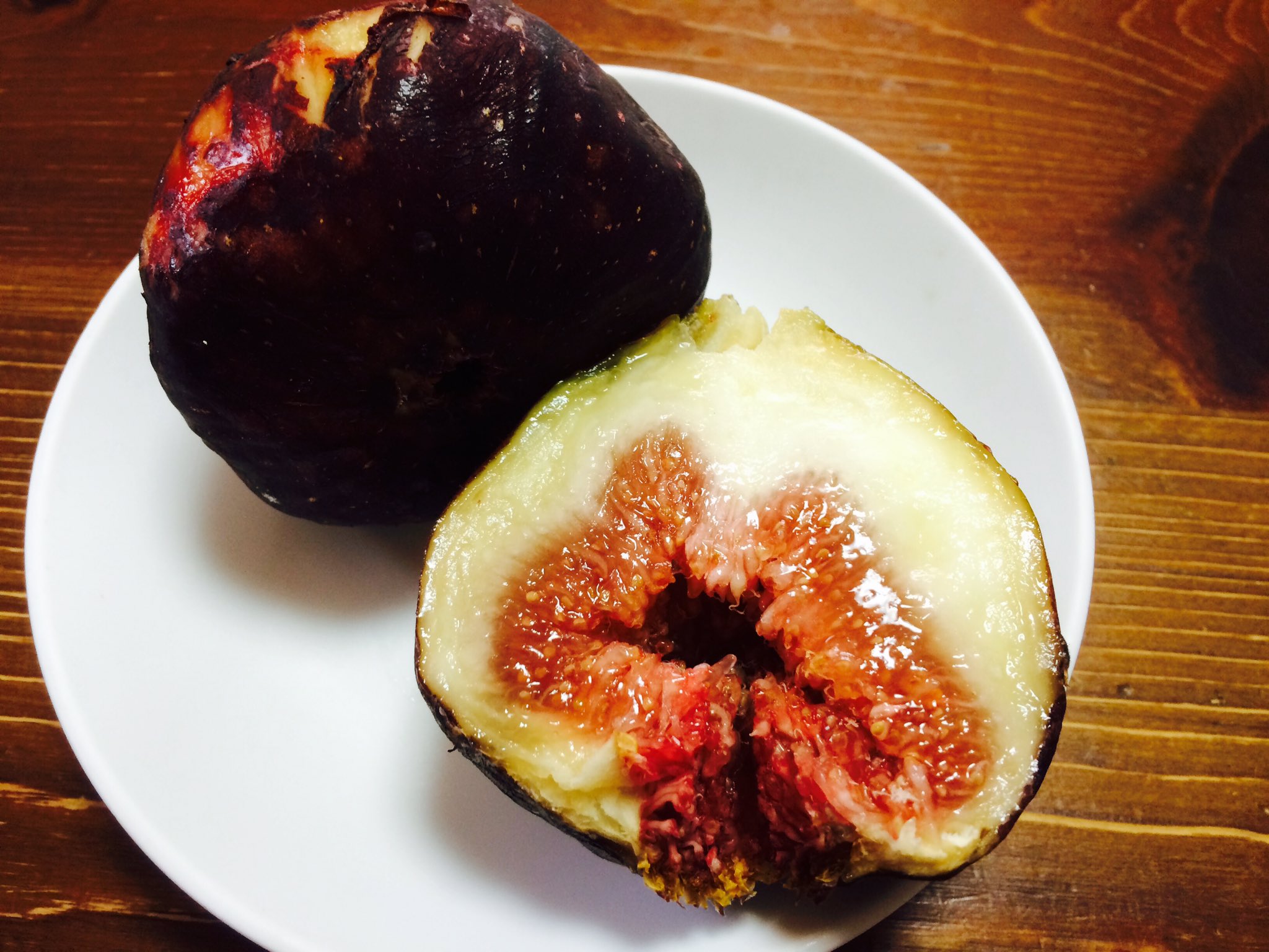 Coco美漢方 田中 友也です イチジクは特に女性に食べて欲しいスーパー果物 栄養価が高く 腸内環境を整えるので下痢 便秘どちらにも良いです 植物性エストロゲン という女性ホルモンに似た働きがあり より女性らしく 婦人科系でお悩みの方にも