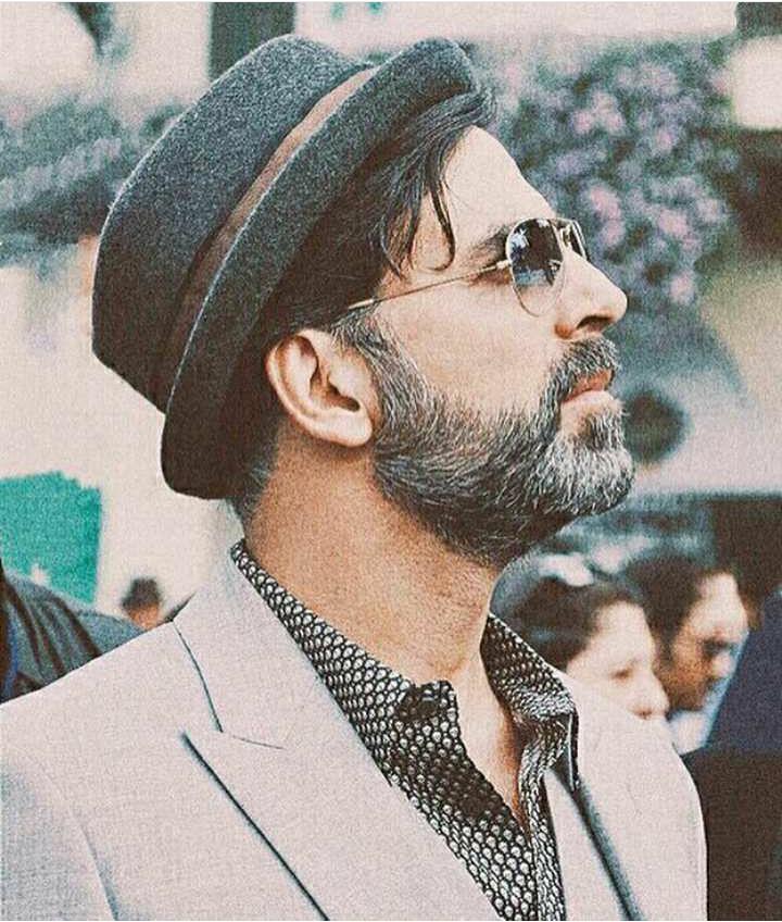 Bhushanadhau1's tweet photo. @akshaykumar Sir Once Again Slayed With Beard Look & Cap At #RustomPromotions As Always #4DaysToRustom @Rustom_Film https://t.co/ibSHcrE4ck